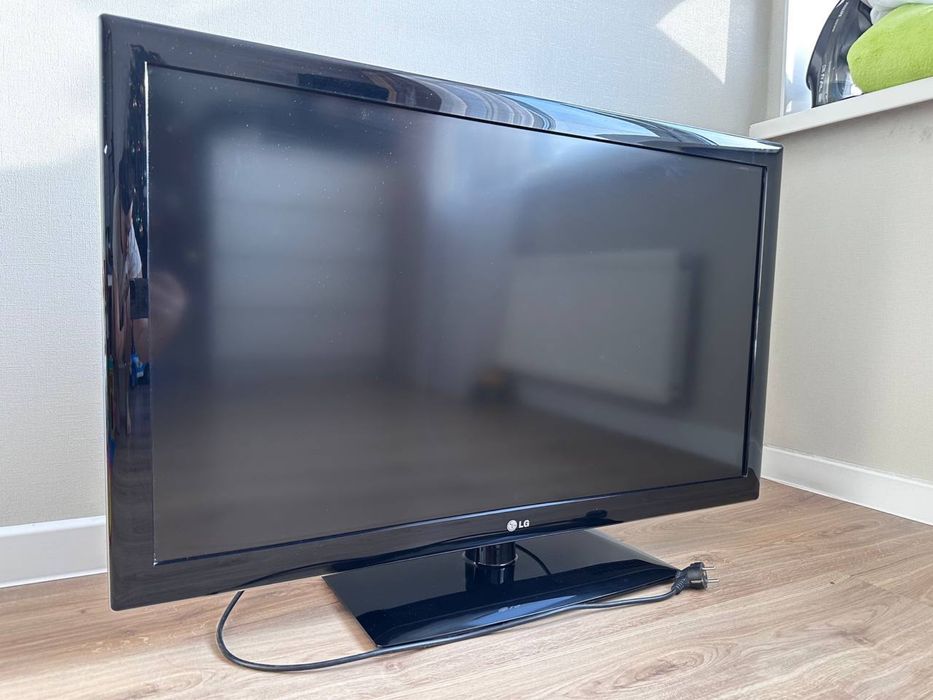 Телевізор LG 42 дюйма