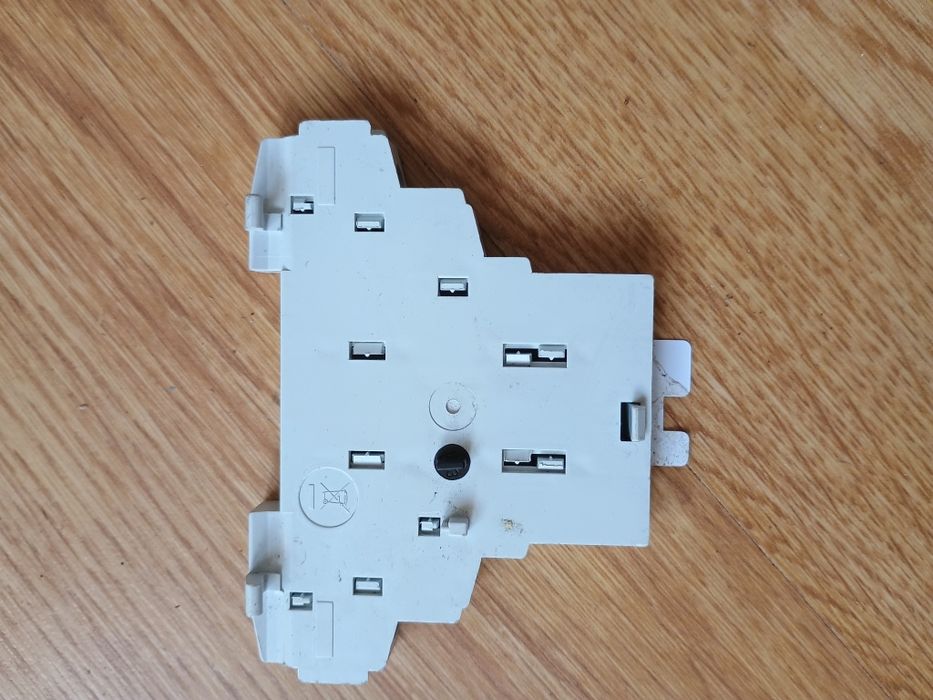 Styk pomocniczy montaż boczny