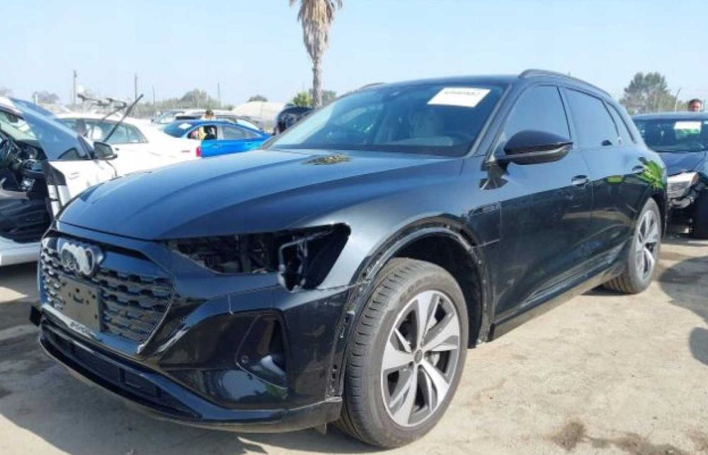 Бампер Audi Q8 E-TRON деталь запчастини ауді ку8 е трон запчасти