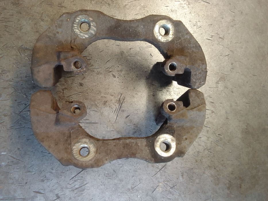 Jarzmo hamulcowe przód przednie Ford Focus MK2 rok 2005 benzyna 1.6 16