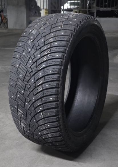 Продам комплект зимової гуми  Pirelli Scorpion 285/40 R21 шиповані бу