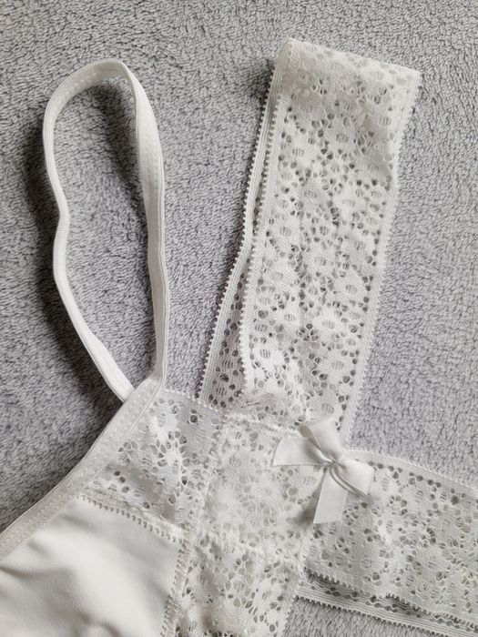 Majtki damskie stringi M białe 36/38