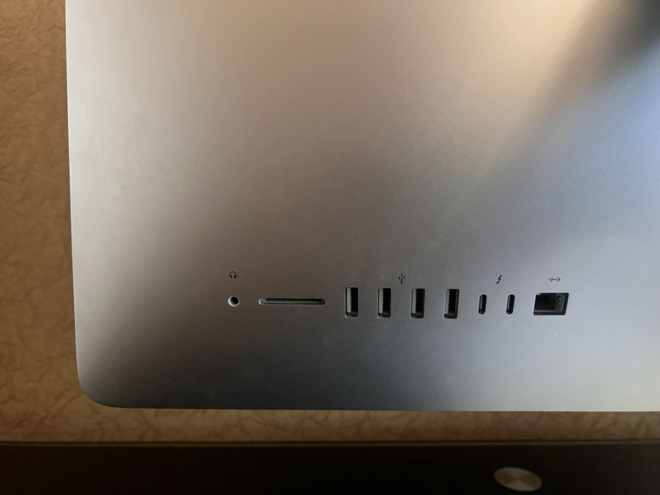 iMac 21.5 4K Retina 2017 i5/8gb/radeon pro rx 555/1tb hdd