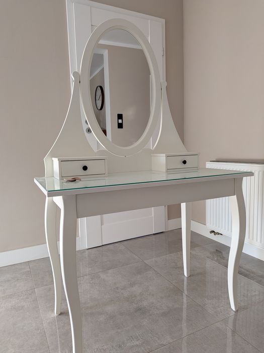 Toaletka HEMNES IKEA lustro sypialnia