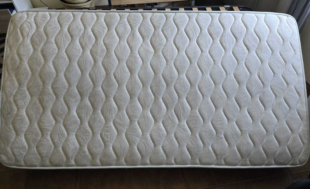 Estrado cama solteiro com colchao