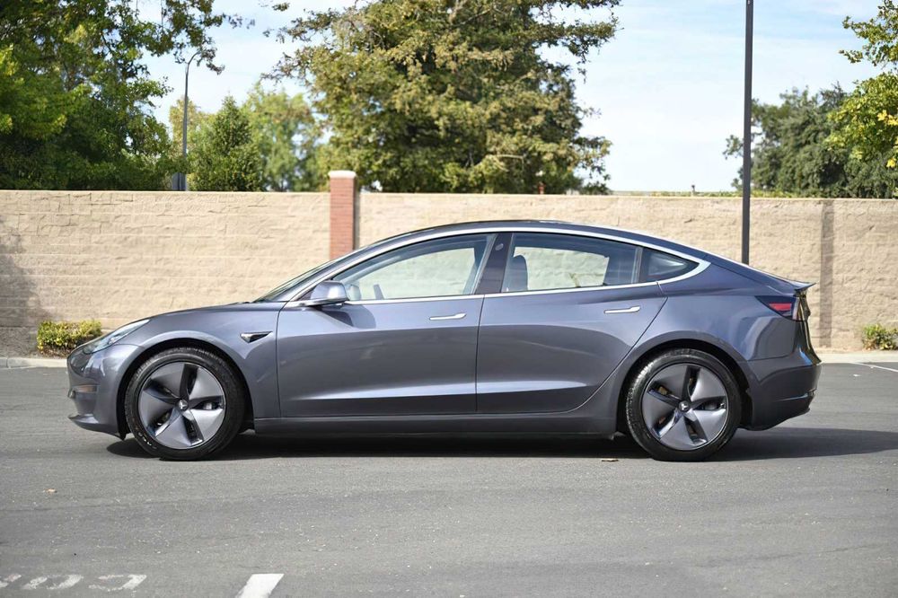 Tesla Model 3 Long Range      2019