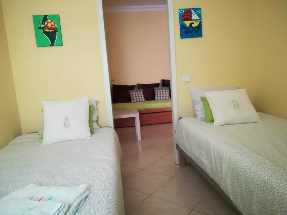 Apartamento amplo com terraço, garagem e perto da praia