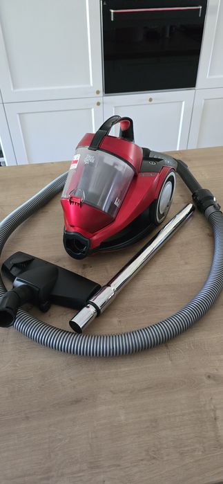 Maly mocny bezworkowy odkurzacz DIRT DEVIL o mocy 700W. Polecam!