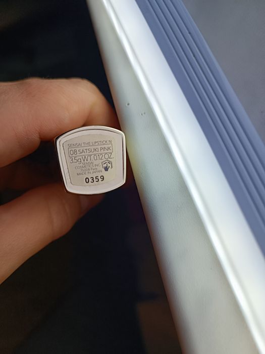 Помада , sensai.