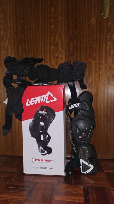 Joelheiras Leatt C Frame Pro Carbon
