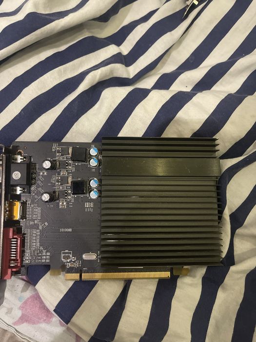 2x Karta Graficzna PCI-E Radeon HD 6670 Gigabyte + HD 6450 2GB DDR3