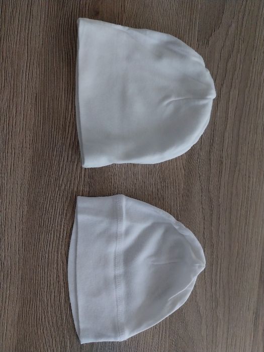 Czapeczki w rozmiarze 62