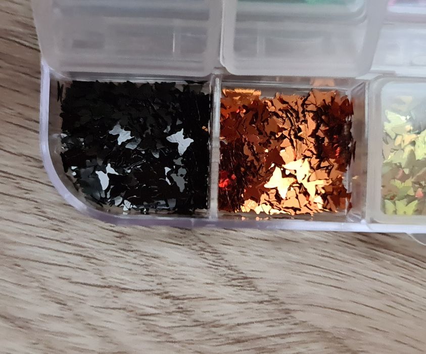 Caixa com borboletas - unhas de gel