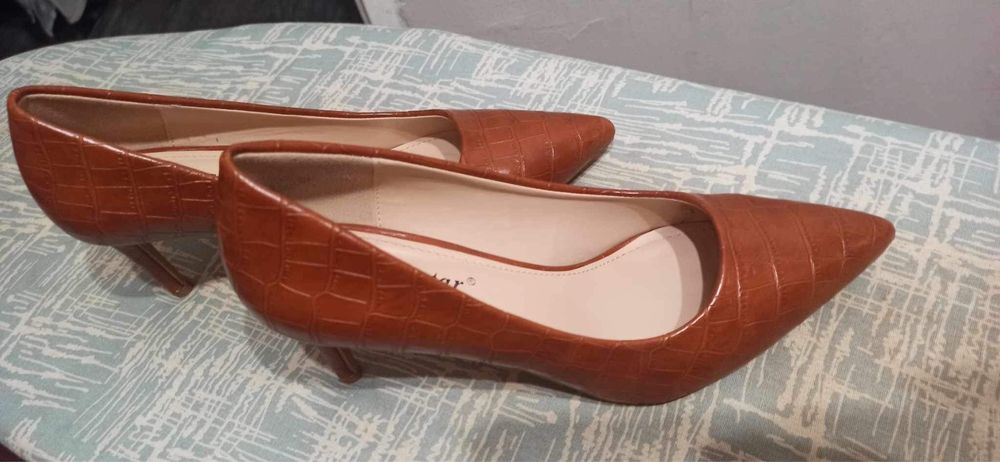 Brązowe buty na obcasie 39