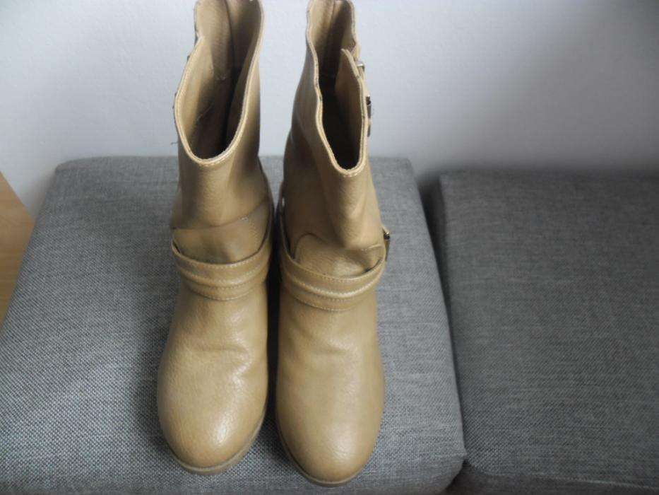 Buty botki beżowe