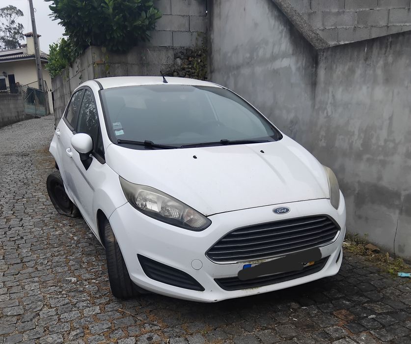 Vendo dois ford fiestas vI 1.5 tdci um de 2013 outro de 2015 acidentado salvado