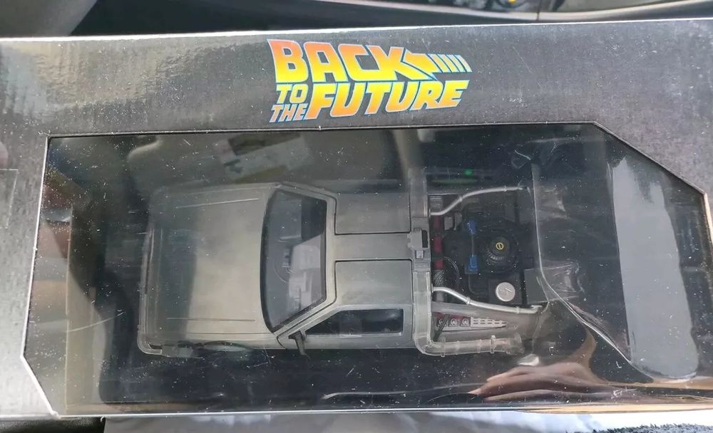 Jada Toys 1:24 delorean time machine flying wheel  back to the  future