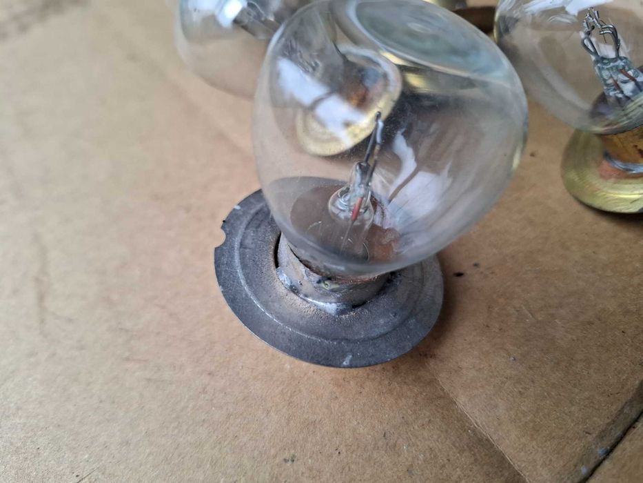 Лампочка 12 вт фара с/г нові