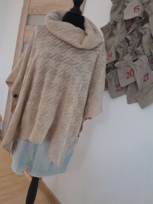 Piękne beżowe ponczo narzutka sweter sweterek S M L 38 40