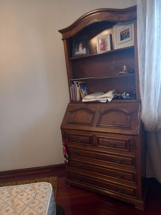 Escrivaninha em madeira