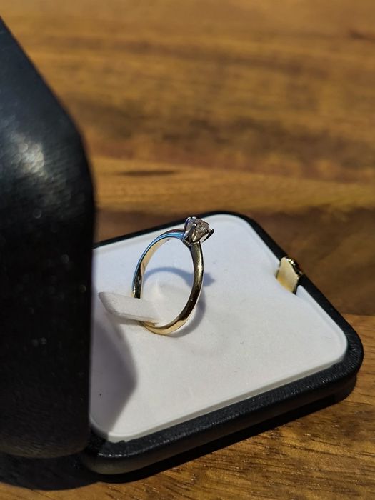 Pierścionek z diamentem brylantem 0.3 CT E VS1 certyfikat