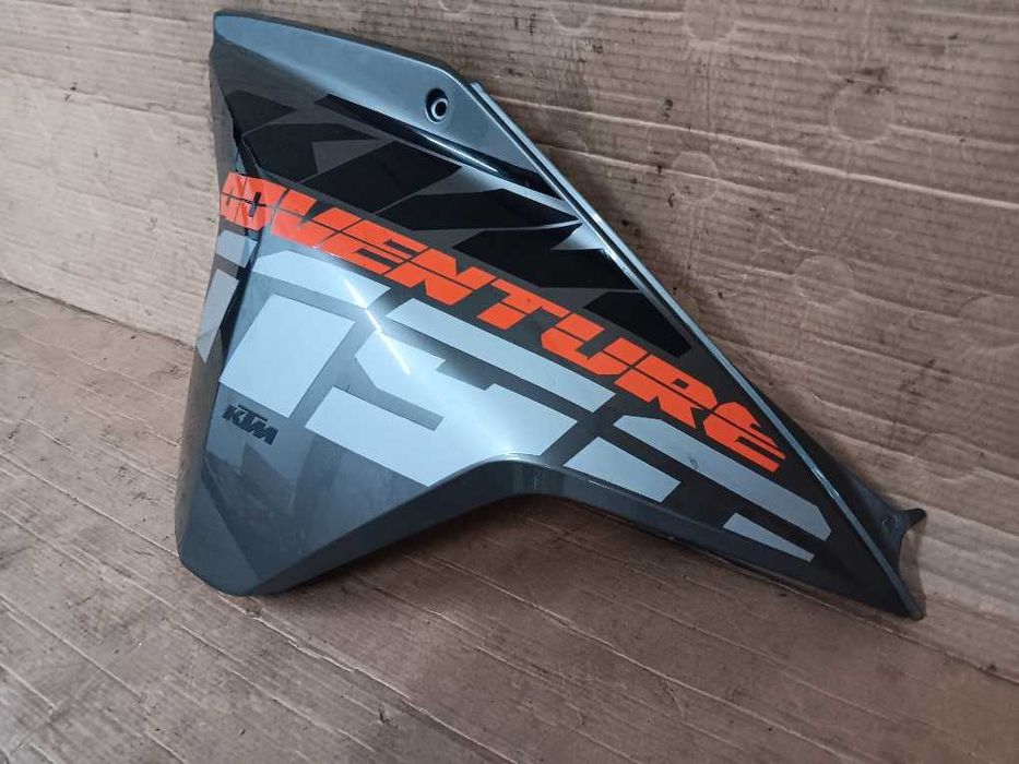 Carenagem esquerda do depósito KTM 1050 / 1090 / 1190 Adventure