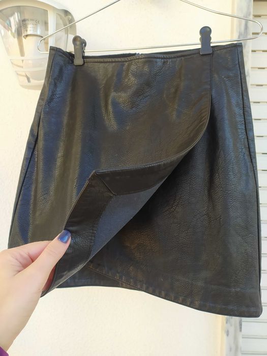 (portes grátis) Saia Stradivarius