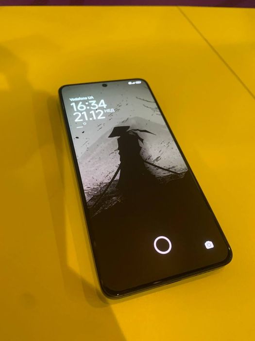 Телефон poco f6 хорошому стані