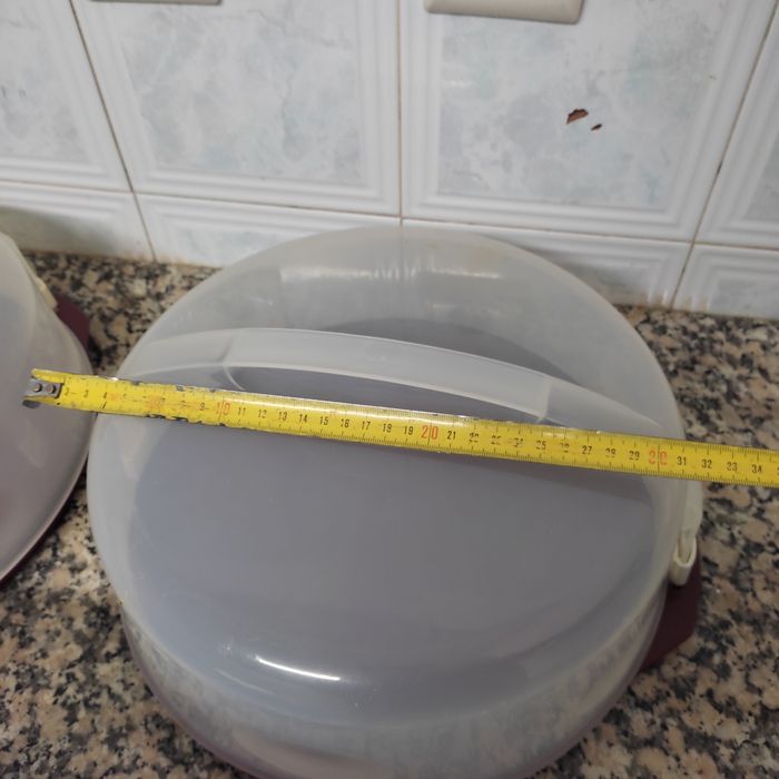 Três boleiras redondas e uma retangular