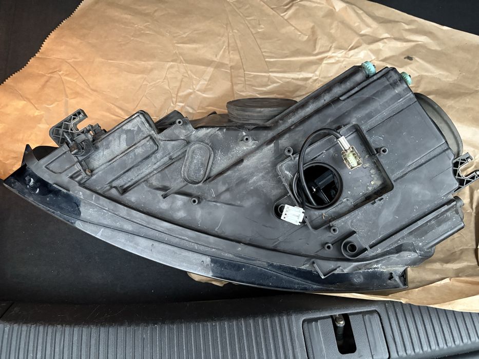 Lampa audi a3 8pxenon+led prawa