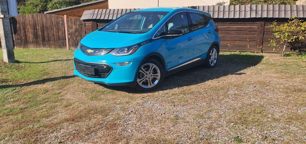 Шевроле Bolt EV  .