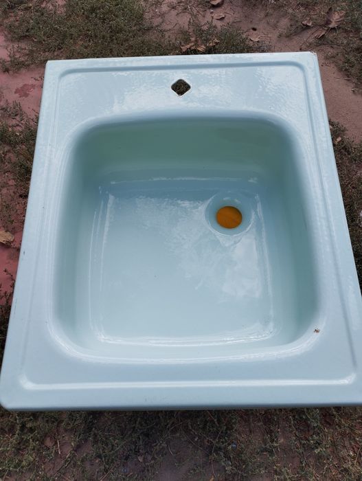 Умывальник железный.