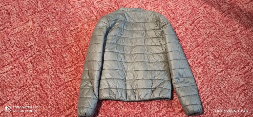 Куртка жіноча світло зеленого кольору 44-46розміру.