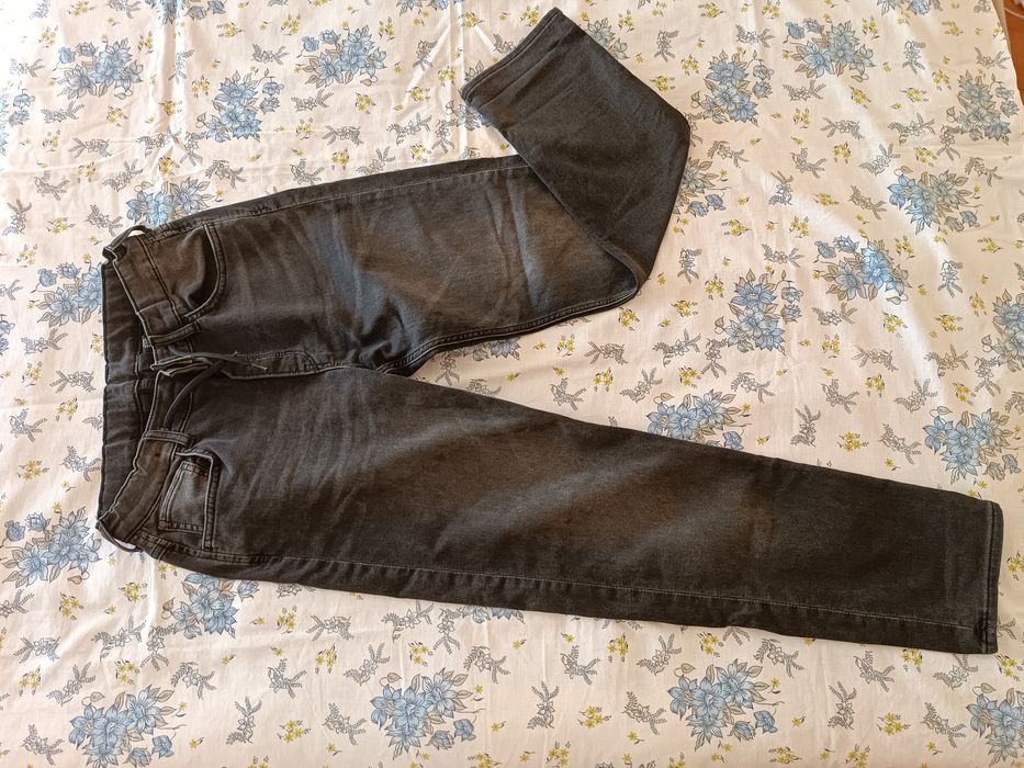 CONJUNTO de calças de ganga para rapaz