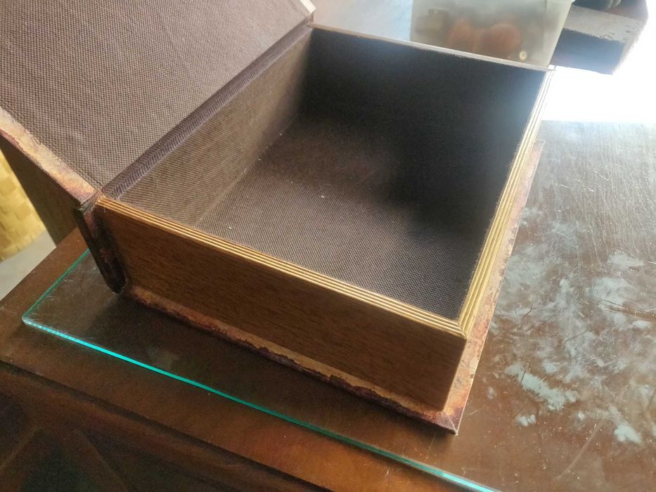 Caixa com esconderijo