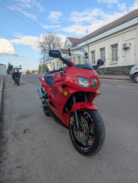 Продам Honda VFR 750F