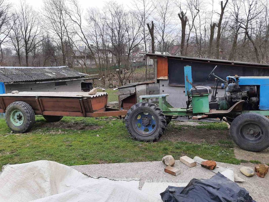 Трактор в хорошому стані.