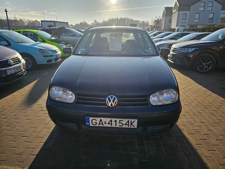 Volkswagen Golf IV 2002r/1.6 benzyna/105KM/opłaty aktualne/klima