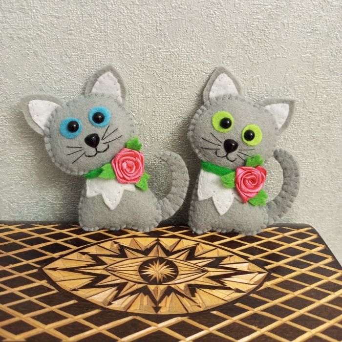 Куколки и броши из фетра .