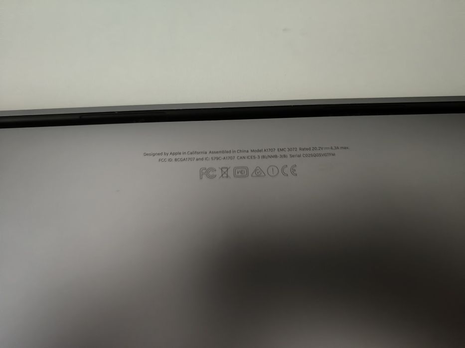 MacBook Pro 15” A1707 i7/16GB/256SSD Space Gray  працює, дисплей на ремонт
