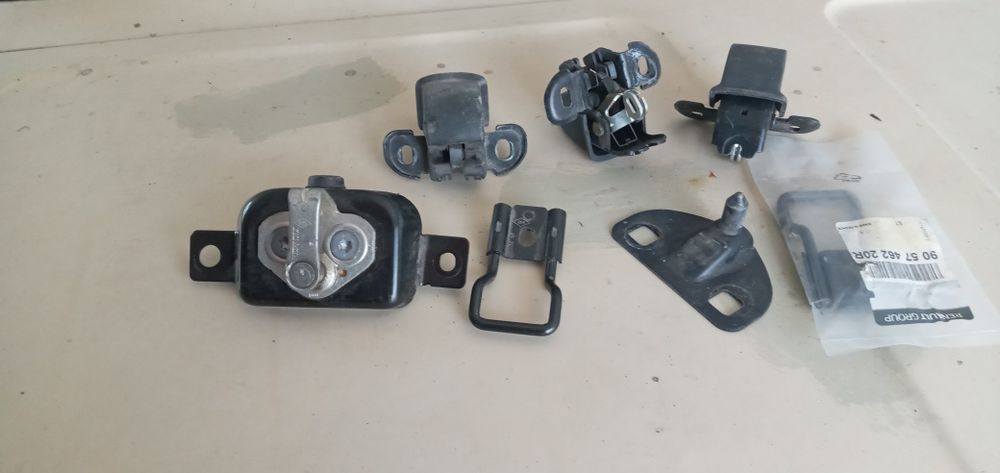 Запчасти для авто, замки