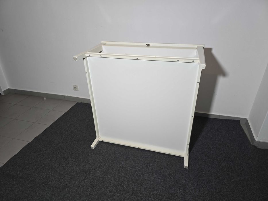 Mesa de Centro Liatrop IKEA 93x93x51 cm Branca Usada
