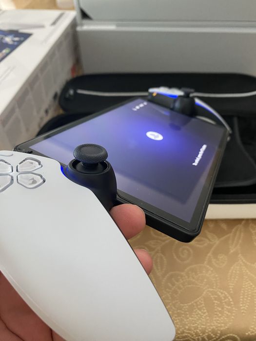 Playstation Portal com caixa e bolsa