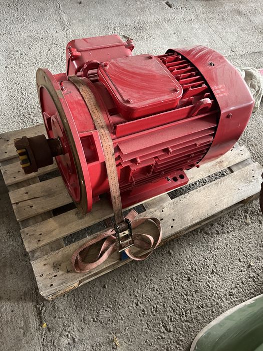 Silnik elektryczny  3 fazy  75 KW