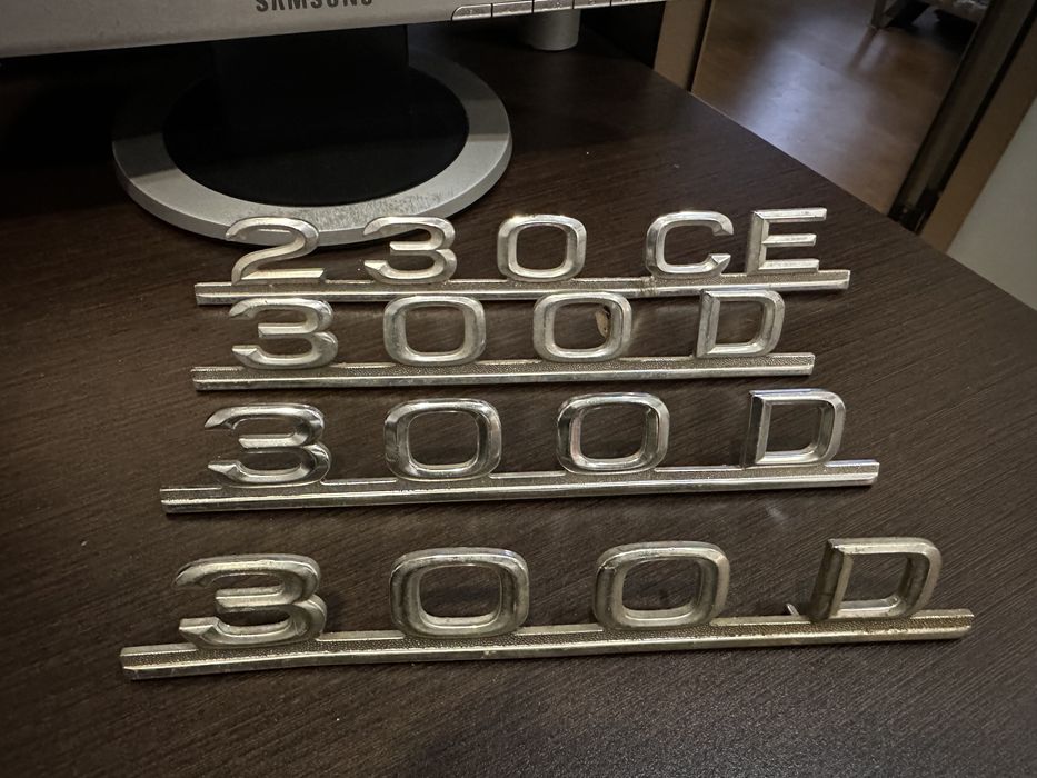 Legendas traseiras Mercedes W123