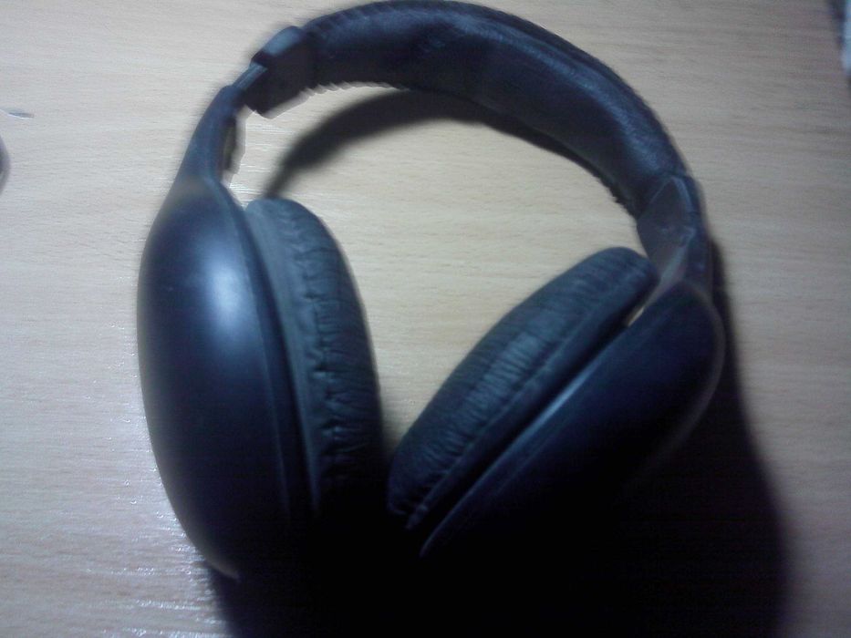 Радио  беспроводные наушники со станцией