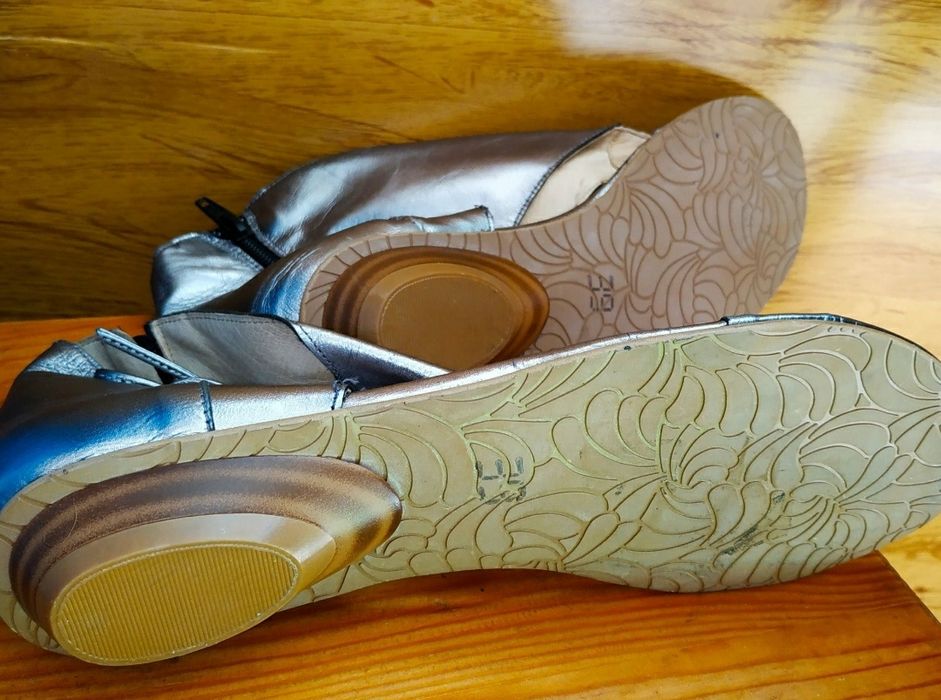 Нові босоніжки , шкіряні, 39, 40,41 р..