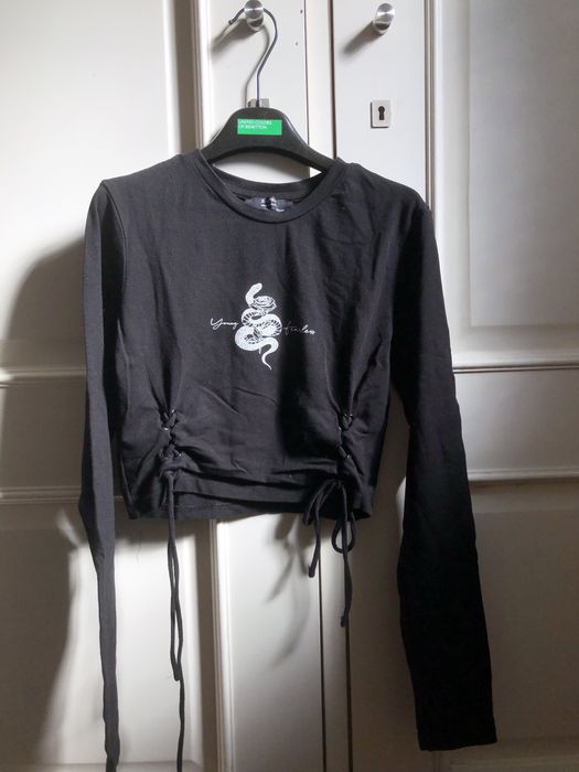 Long-sleeve black shirt