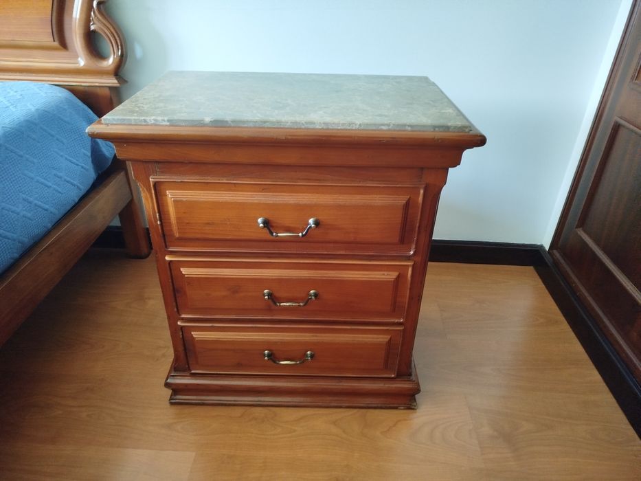 Móveis de quarto de madeira castanho