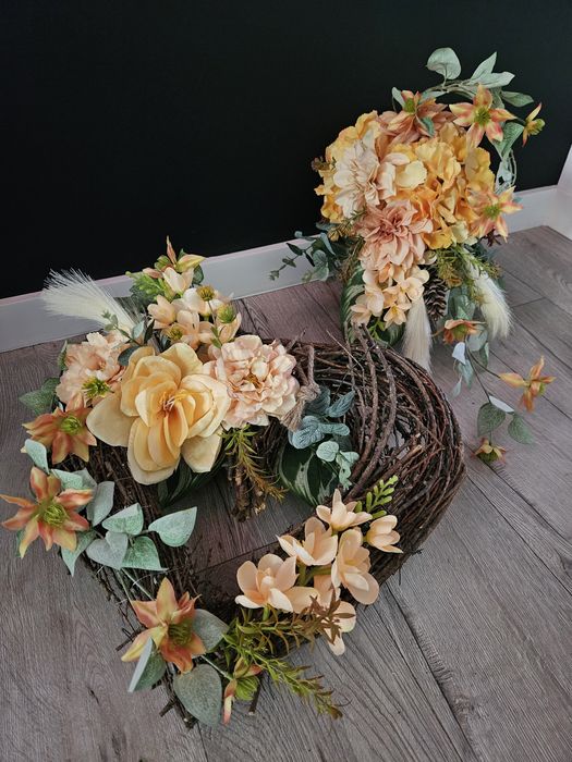 Komplet kompozycji nagrobnych. Zestaw funeralny. Komplet na pomnik